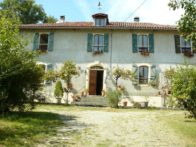 Elegant House Tucked Away In.. - 2
