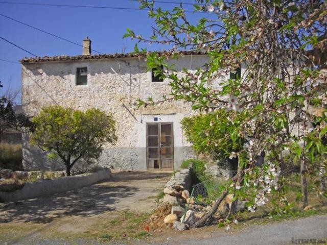 Country house in Santa Maria to..