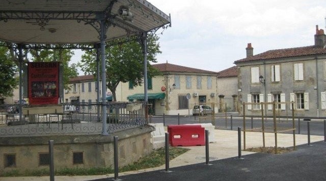 *nice Small Hotel In Gers Village*.. - 2