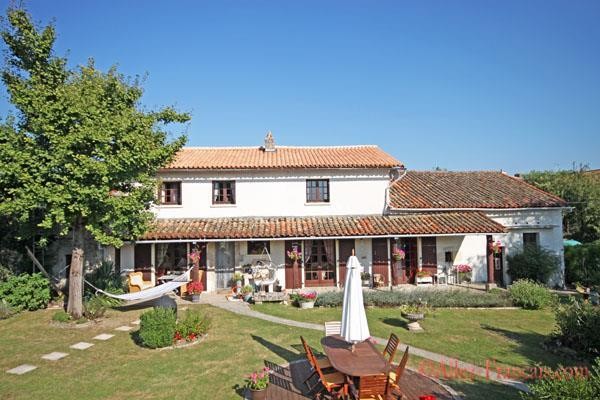 Perigne (79) For Sale - Beautifully..