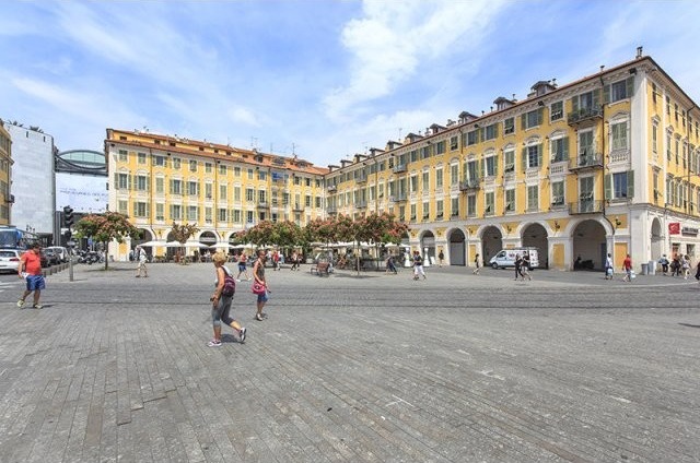 Magnificent Property on Garibaldi Square - 2