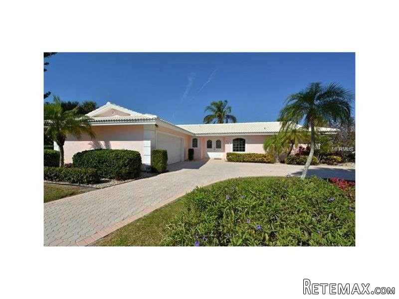 3 bedroom House For Sale: 521 Golf.. - 2