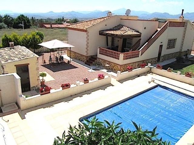 UM2432 - Busot - Villa €299,000