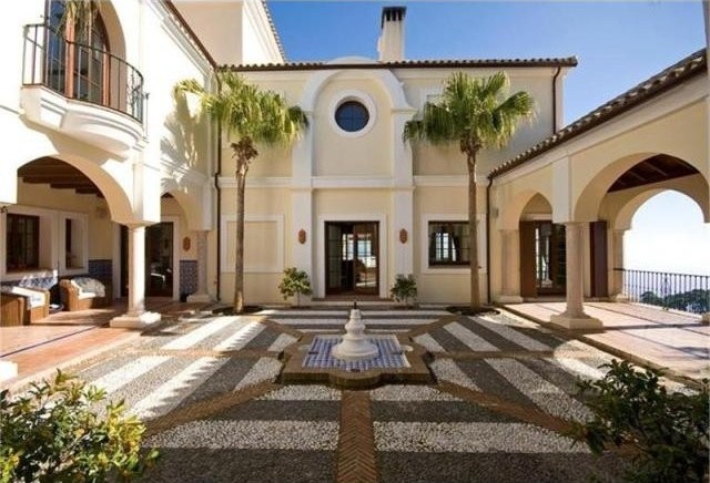 6 bedroom Detached Villa For Sale:..