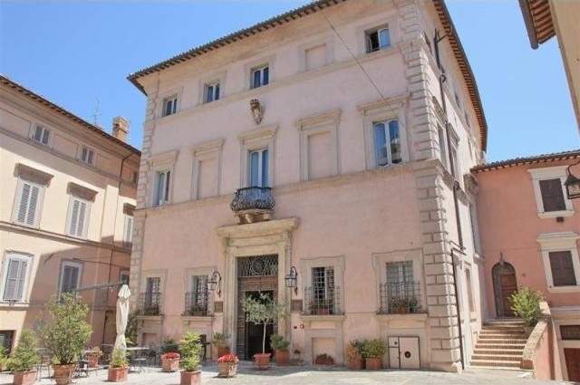 31 bedroom House For Sale: Trevi..