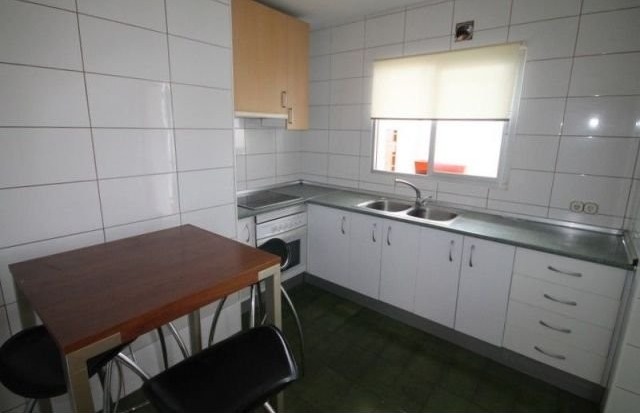Apartment - Spacious 3 bedrooms and two.. - 2