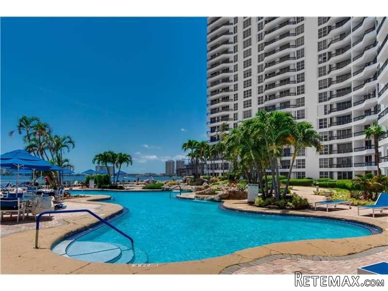3 bedroom Flat For Sale: 19195 Mystic..