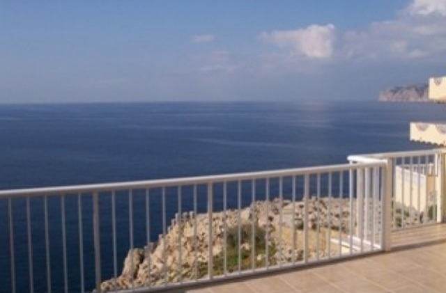First Sea Line Refurbished Apartment In..