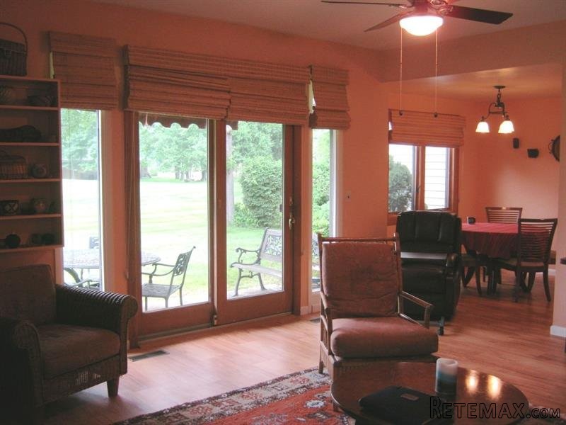 2 bedroom House For Sale: 51 Jefferson.. - 2