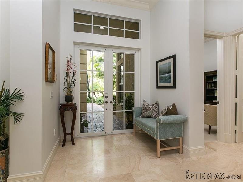 3 bedroom House For Sale: 916 Cove.. - 2