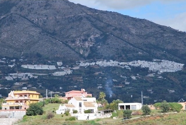 Land - Large plot in Mijas costa with..