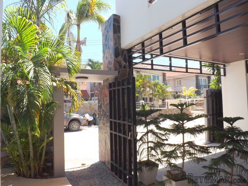 Modern 5 bedroom pool villa at central.. - 2