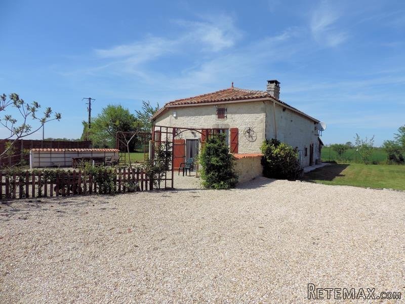 Charming 2-Bedroom House With Pretty..