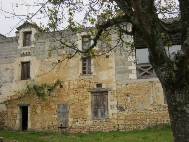 3 bedroom old house to modernise, near..