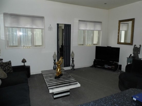 2 bedroom, Flat house for sale - 2