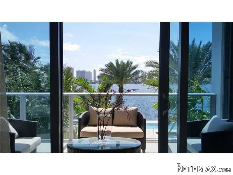 3 bedroom Flat For Sale: 17301 Biscayne..