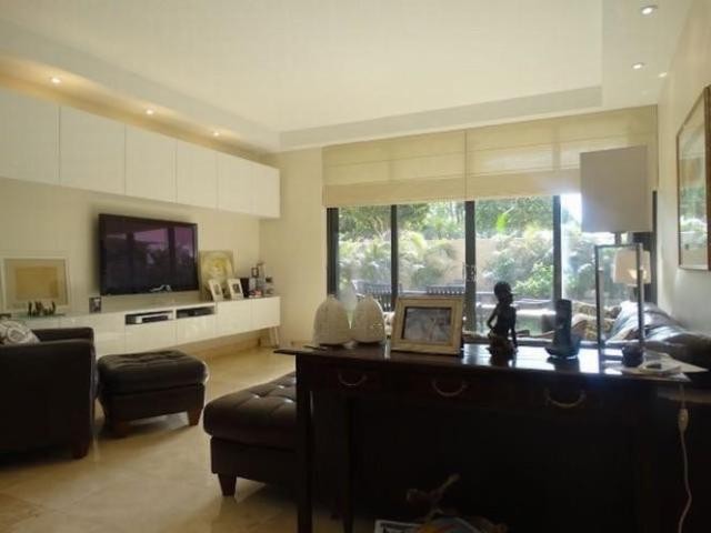 2 bedroom Flat For Sale: 251 CRANDON BL.. - 2