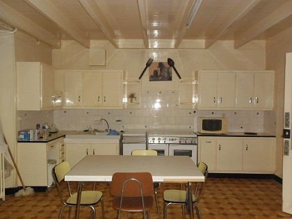 Spacious house with beautiful garden - 2