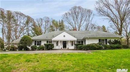 40 Horse Hollow Ct Lattingtown, NY 11560