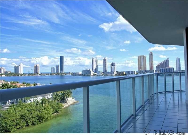 2 bedroom Flat For Sale: 4000 Island..