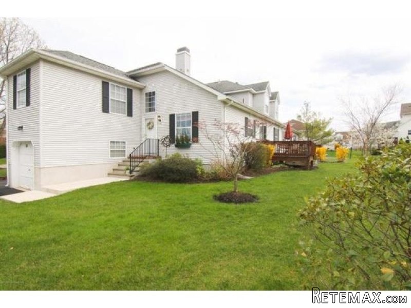 3 bedroom Flat For Sale: 130 Racquet..