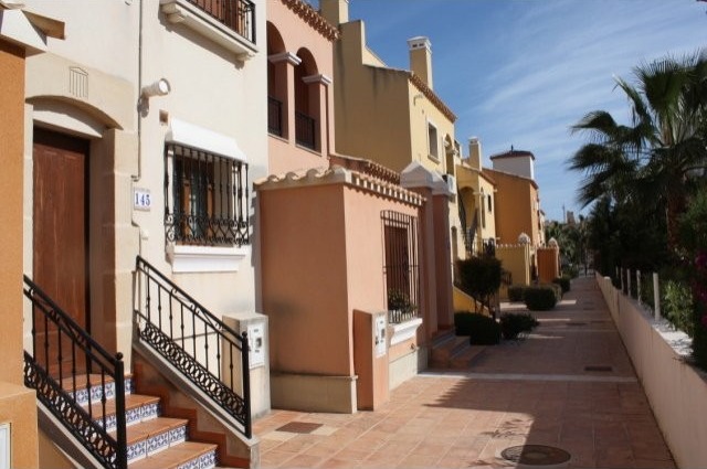 BEAUTIFUL TOWNHOUSE