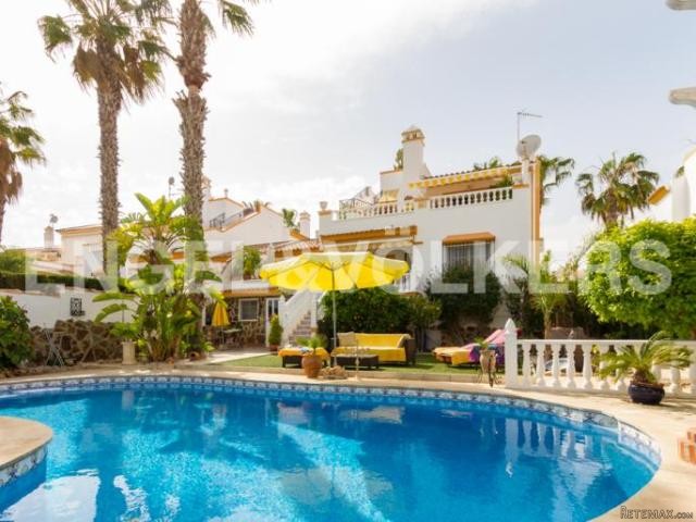 Villa with beautiful garden near the..