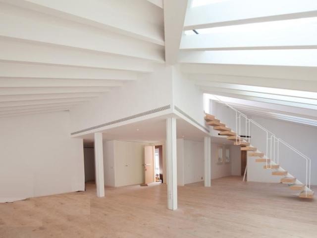 Unique penthouse in a restructured.. - 2