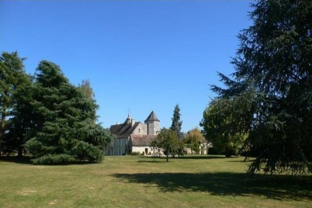 7 bedroom Manor House For Sale: 86100..