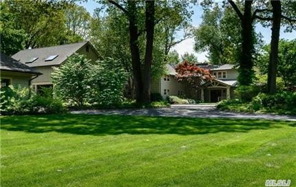62 Snake Hill Rd Cold Spring Hrbr, NY..