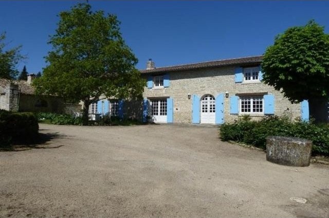 4 bedroom Character For Sale: 79170 A..