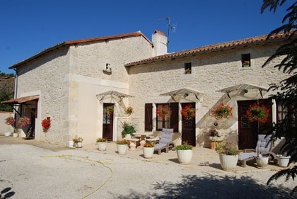 A lovely stone property with 8890m² of..