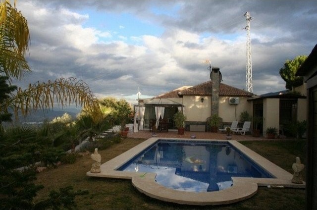 4 Bedrooms - Villa - Malaga - For Sale