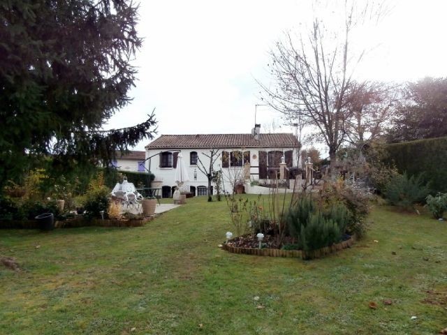 4422me Lovely detached house with..