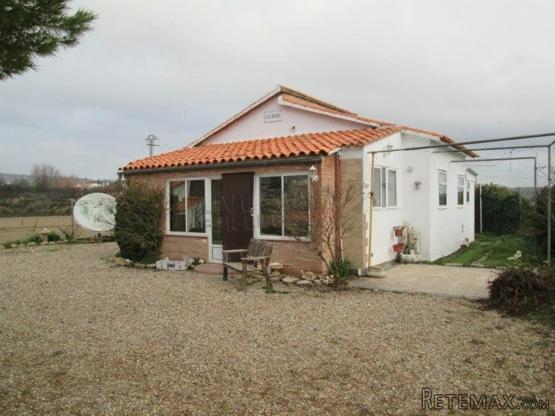 2 bedroom, 2 bathroom country house..