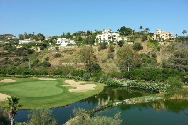 Fully Refurbished Golf Apartment in La..