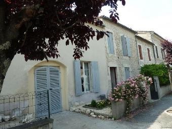 Large Town House Comprising 3 Bedrooms..