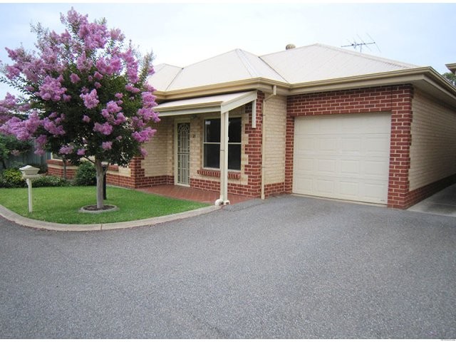 Spacious independent living unit! -.. - 2