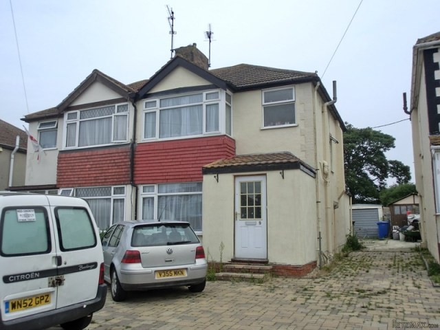 3 bedroom house in Minster On Sea.. - 2