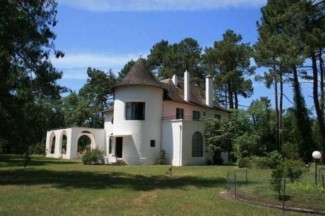 6 bedroom House For Sale: 33000 BORDEAUX