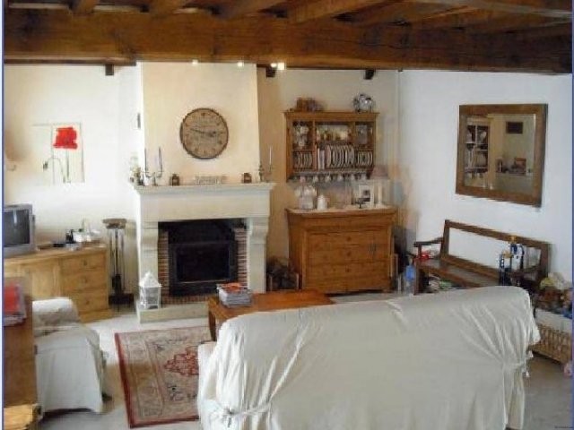 House set in a Buzzing Market Town - 2