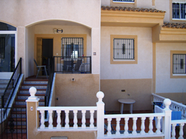 Two bedroom bungalow in Los Altos - 2