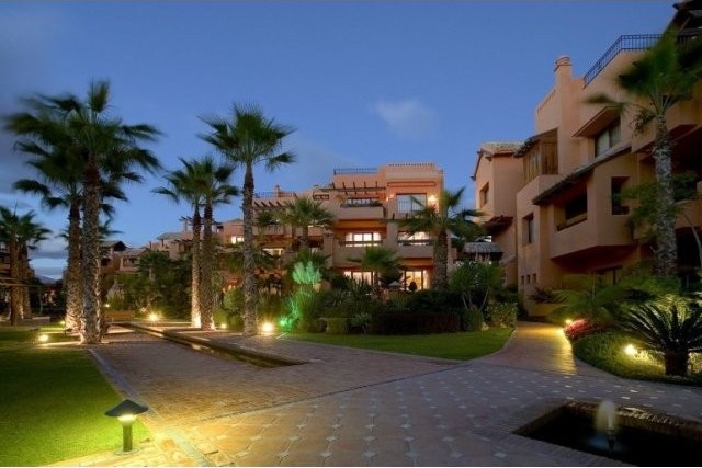 Front Line Beach Apartment overlooking..