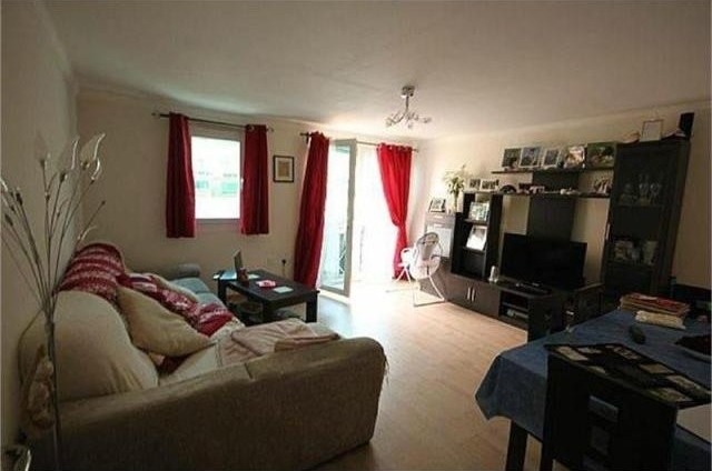 3 bedroom Apartment For Sale: South..