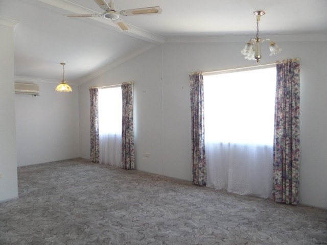 POPULAR 3 BEDROOM HOME - CORNER.. - 2