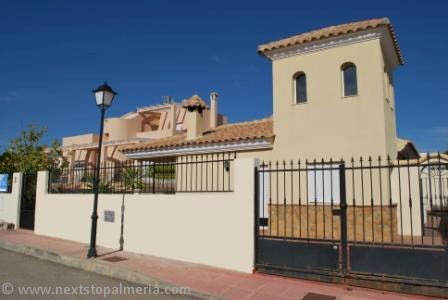 3 bedroom detached single storey villa.. - 2