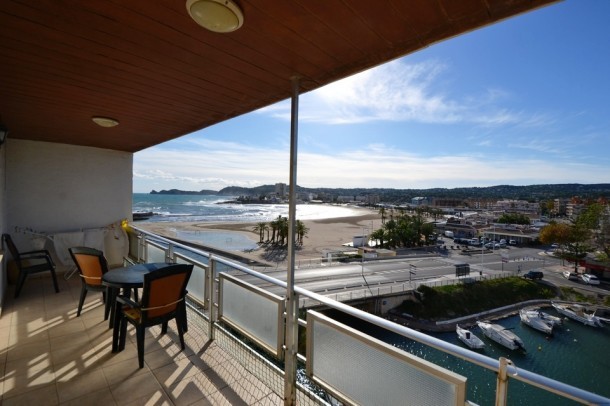 Top floor apartment with stunning sea.. - 2