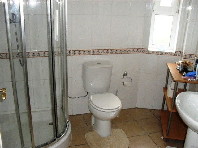 2 BED APARTMENT WITH SEA VIEWS - 2