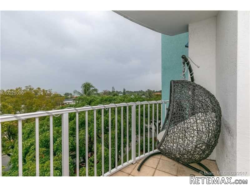2 bedroom Flat For Sale: 1555 N.. - 2