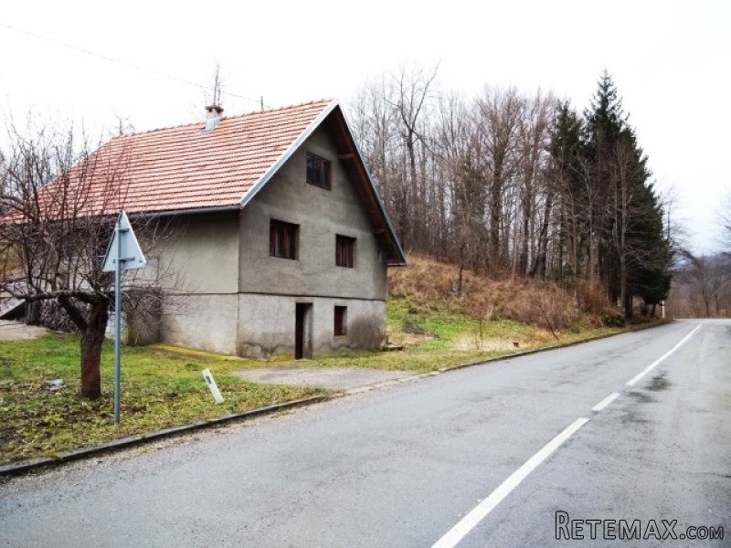 Kuća i zemljište pokraj Bjelolasice